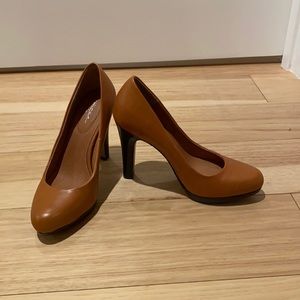 Halogen Heels Size 4